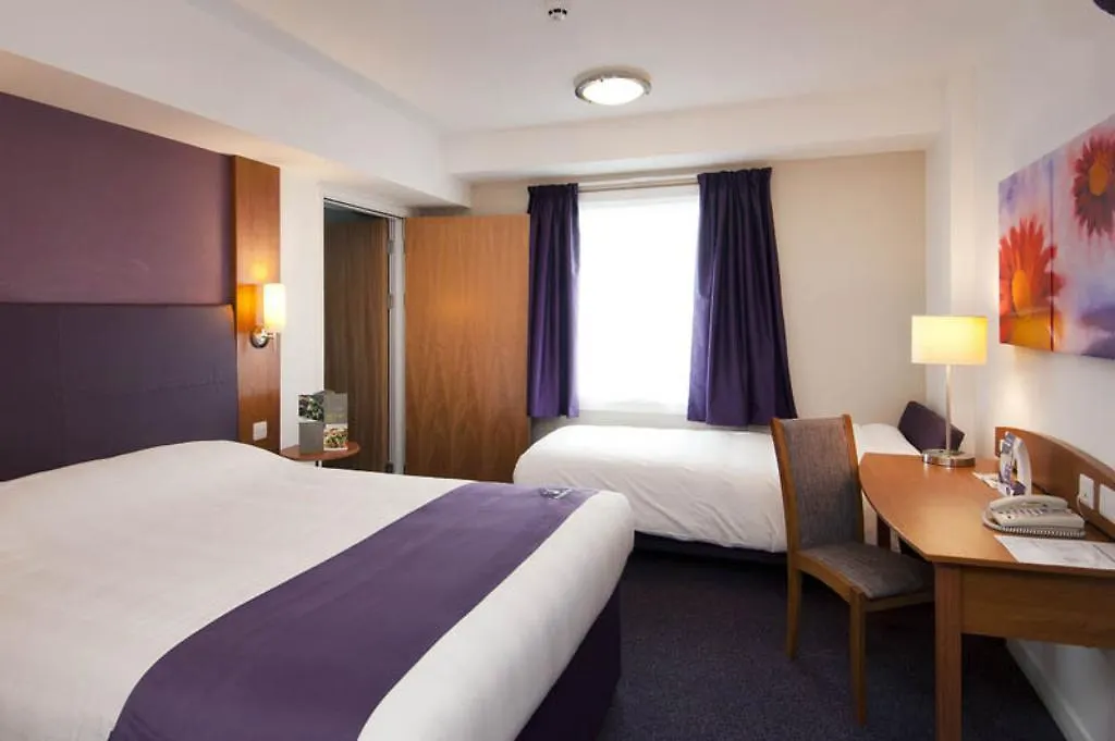 Premier Inn Edinburgh Central 3*,