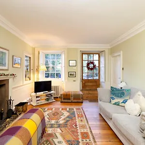 Apartment Joivy Beautiful Apartment, Private Garden, Calton Hill, Edinburgh