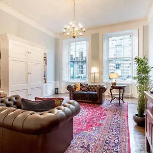 Apartment Joivy Converted Flat In Historic Building In New Town, Edinburgh
