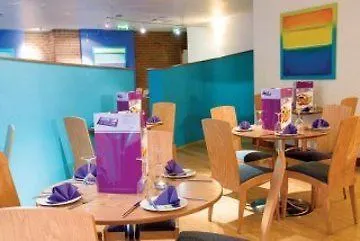 Premier Inn Edinburgh Central 3*,